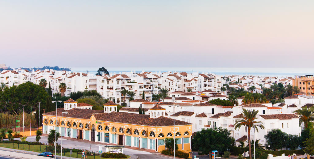 Sechi Aparthotel Marbella Estepona Exterior photo